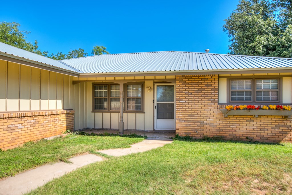3518 Oxford Dr Property Photo 4