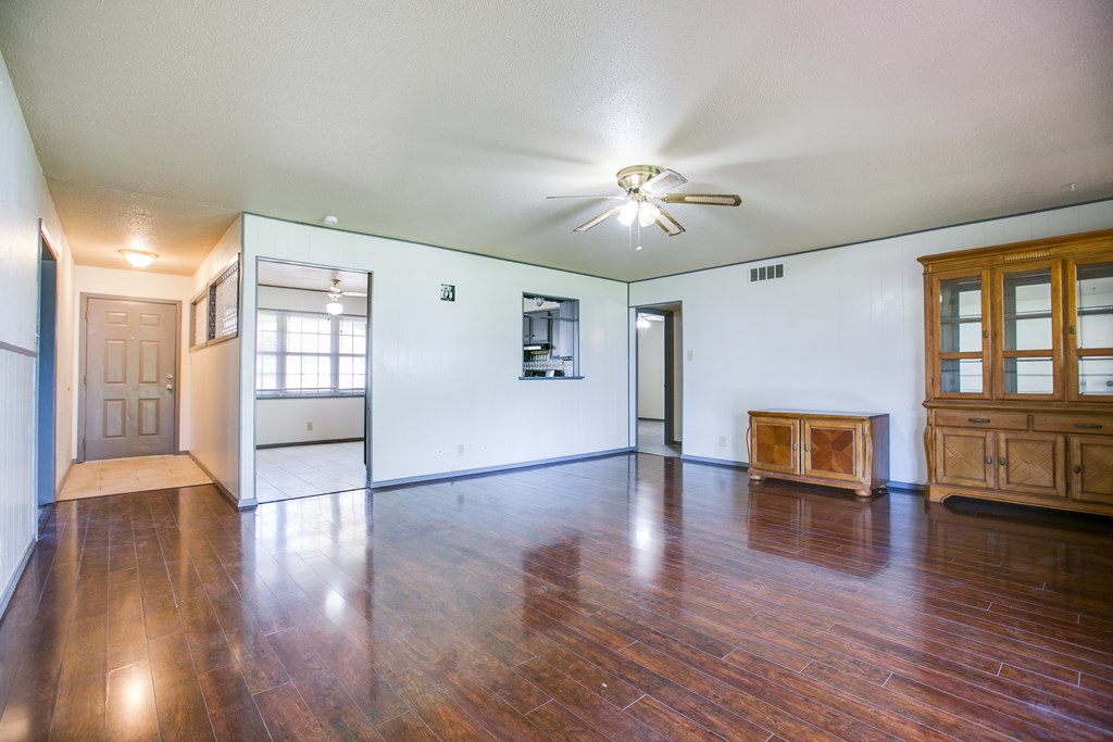 3518 Oxford Dr Property Photo 5