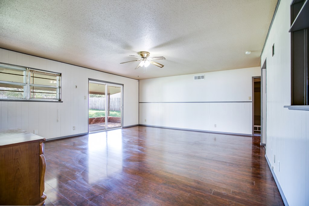 3518 Oxford Dr Property Photo 7