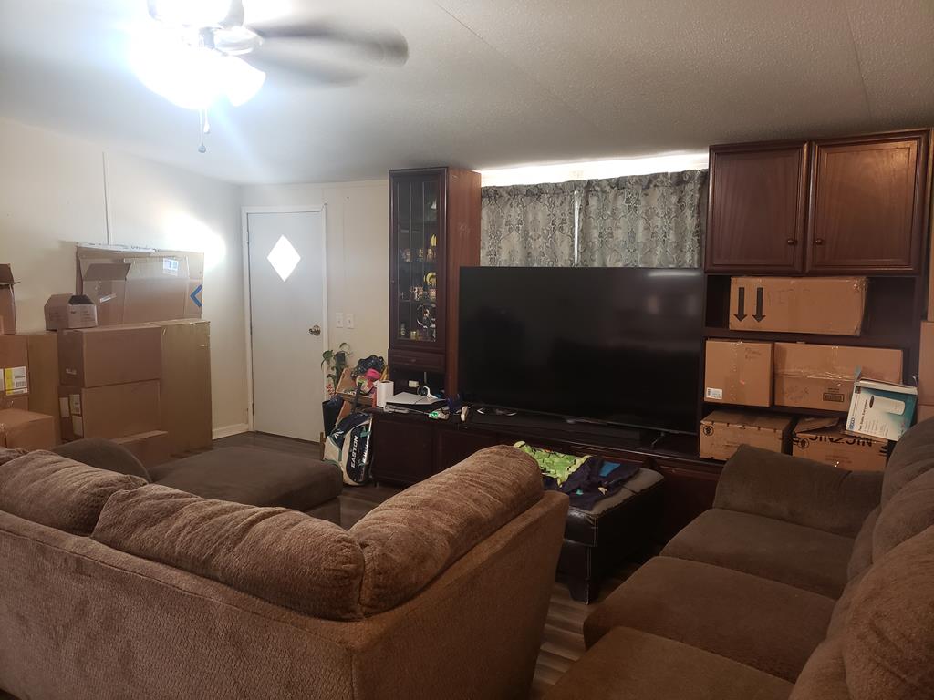 12234 Glass Court Property Photo 4