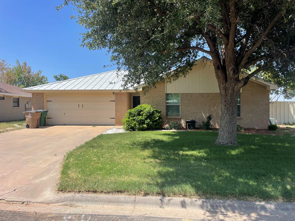 1810 Parkview Dr Property Photo 1