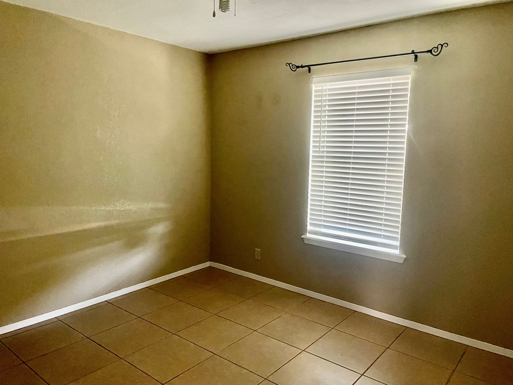 1810 Parkview Dr Property Photo 6