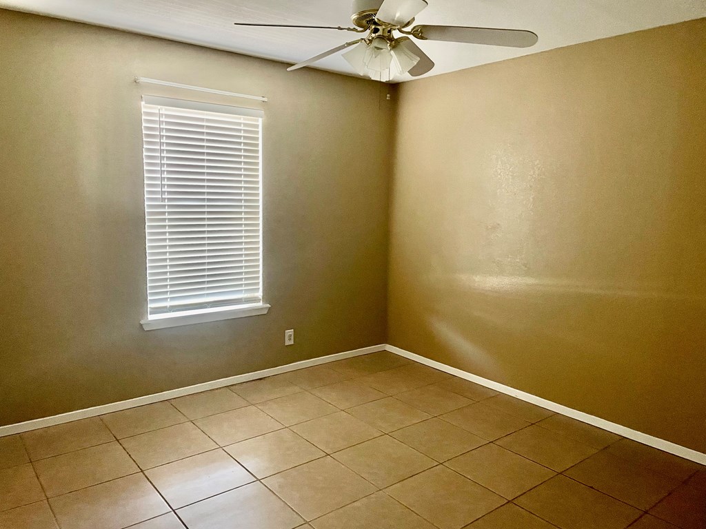 1810 Parkview Dr Property Photo 7