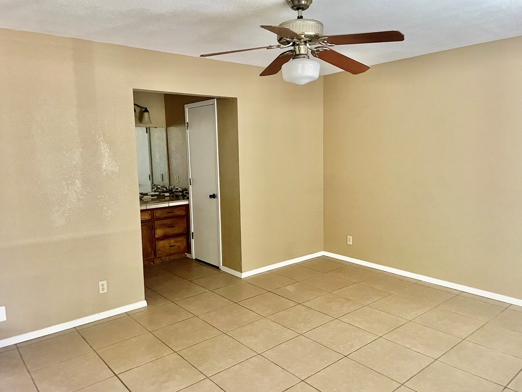 1810 Parkview Dr Property Photo 8
