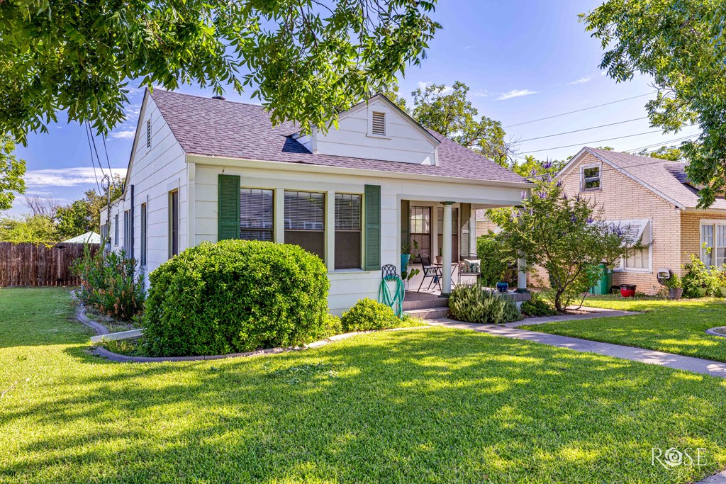 1620 W Ave J Property Photo 3