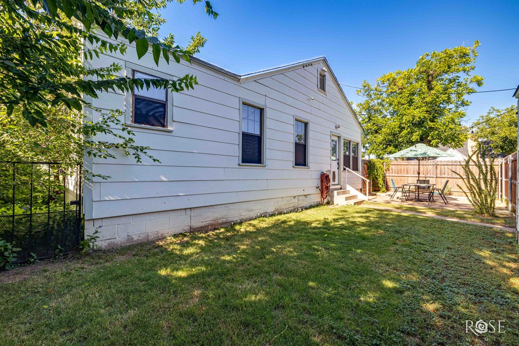 1620 W Ave J Property Photo 24
