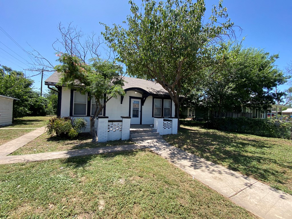 1315 Pecos St Property Photo 2