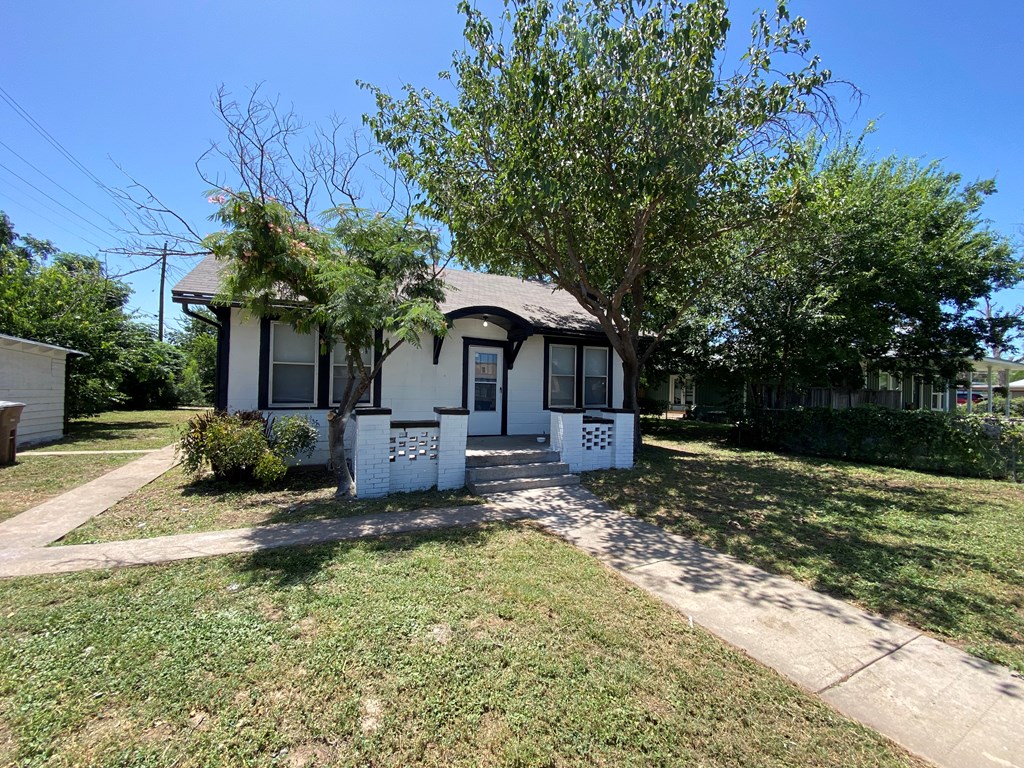 1315 Pecos St Property Photo 3