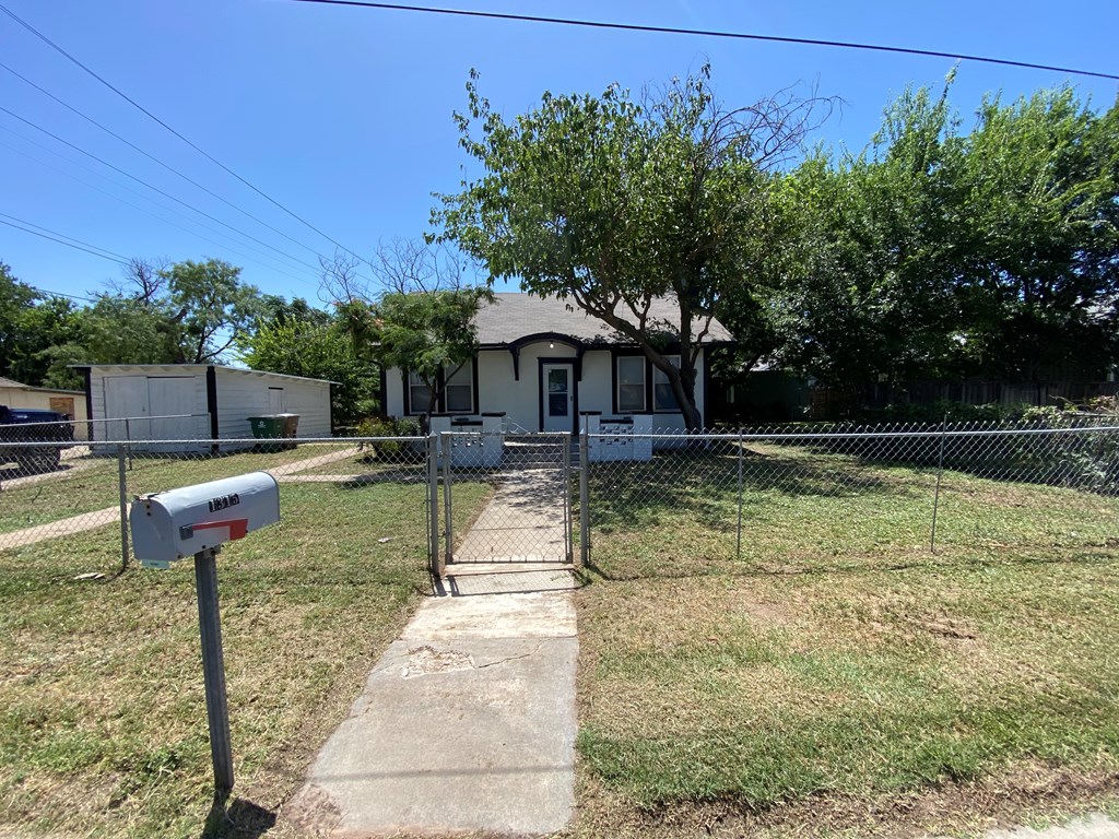 1315 Pecos St Property Photo 4