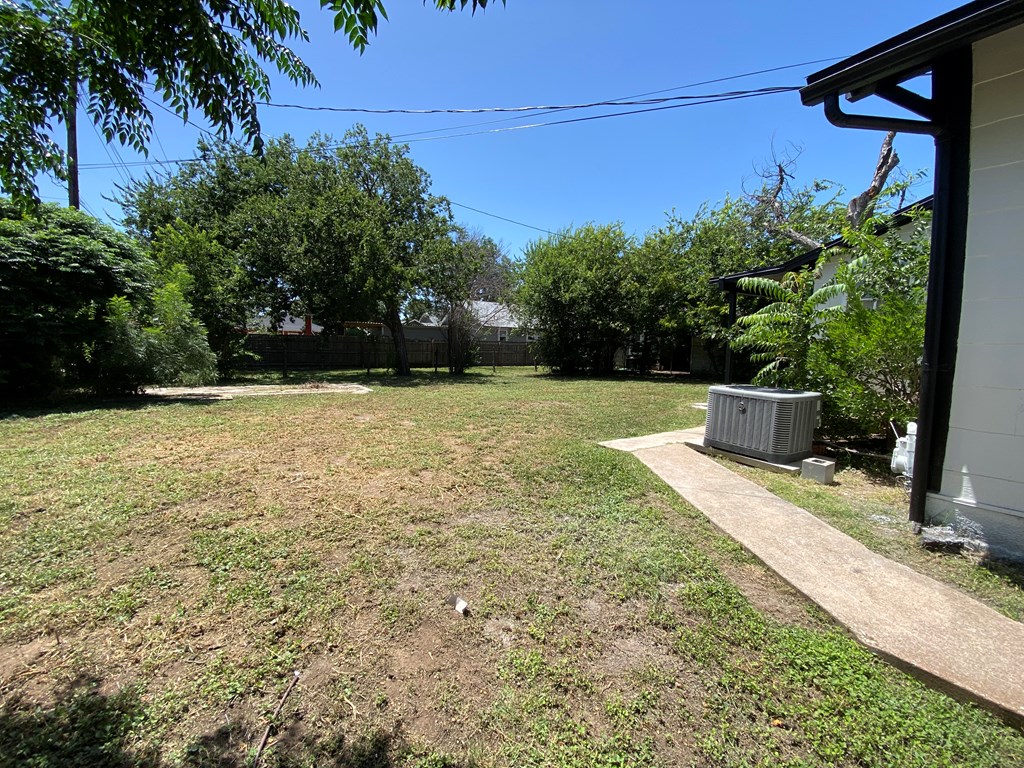 1315 Pecos St Property Photo 6