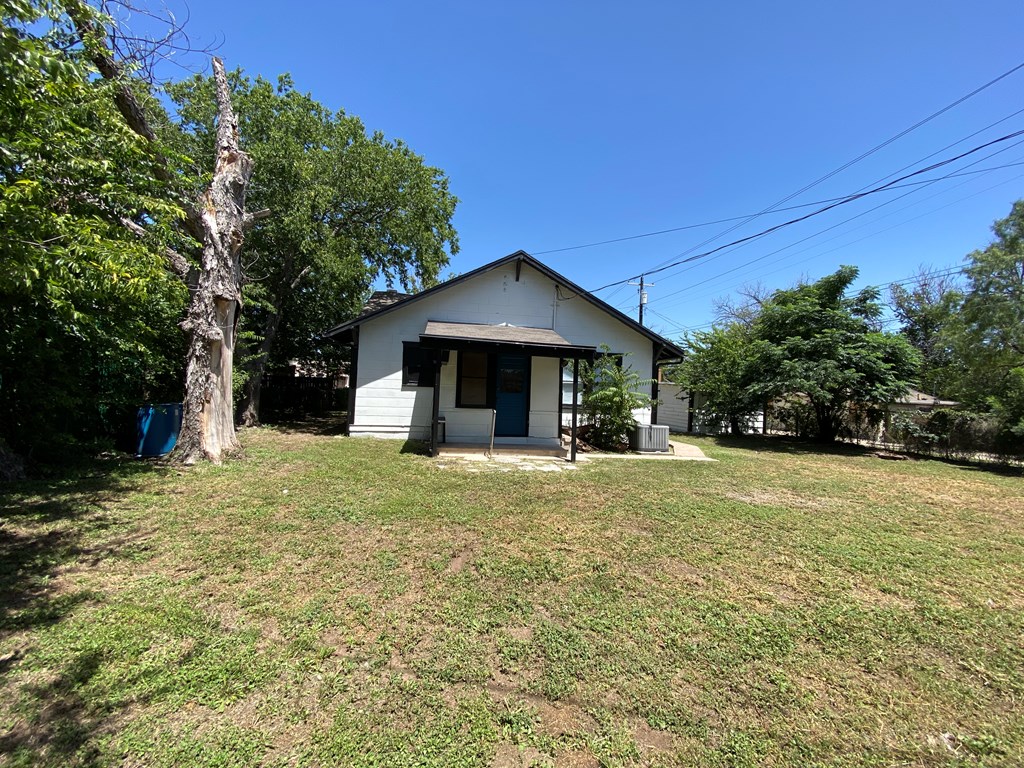 1315 Pecos St Property Photo 7
