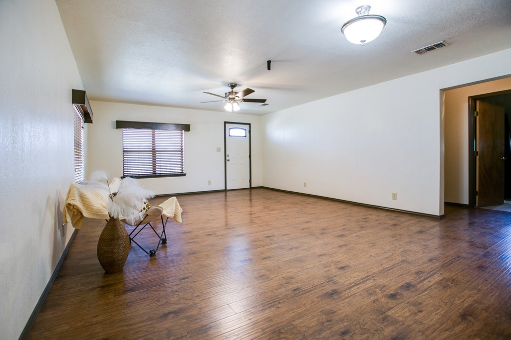 972 Broadway St Property Photo 12