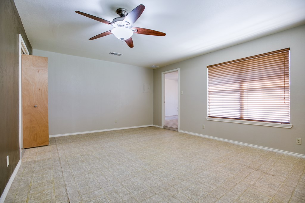 972 Broadway St Property Photo 26