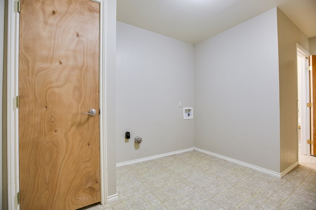 972 Broadway St Property Photo 28
