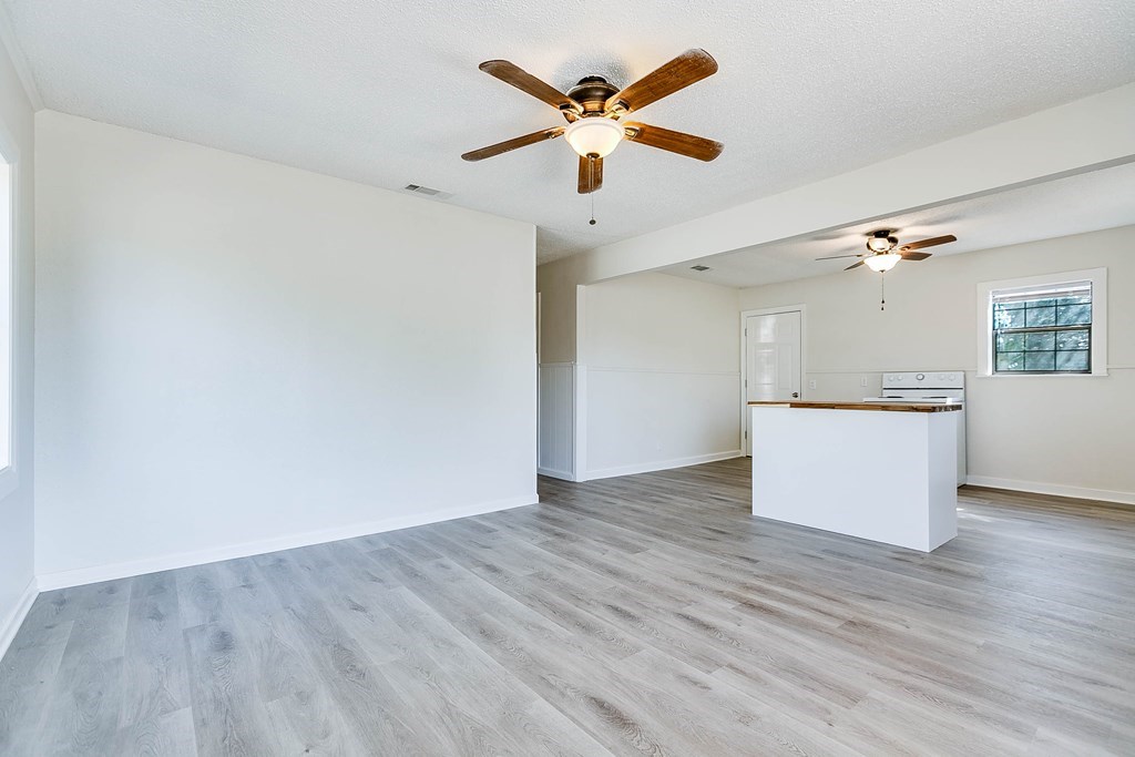 94 42nd St Property Photo 10