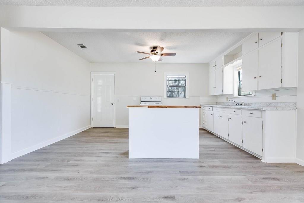 94 42nd St Property Photo 11