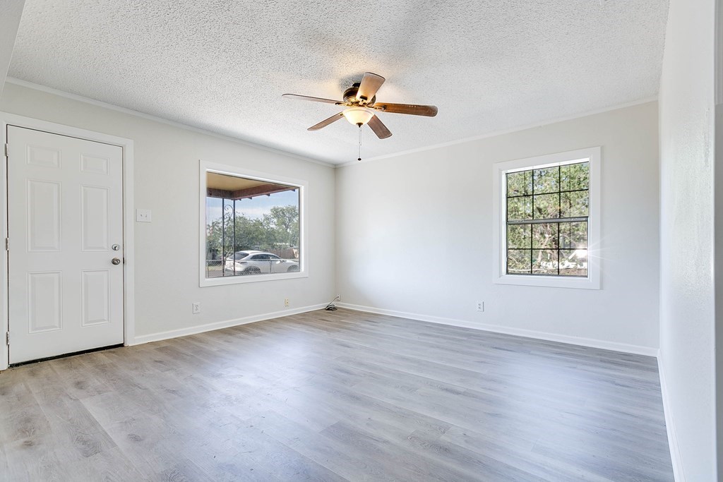 94 42nd St Property Photo 13