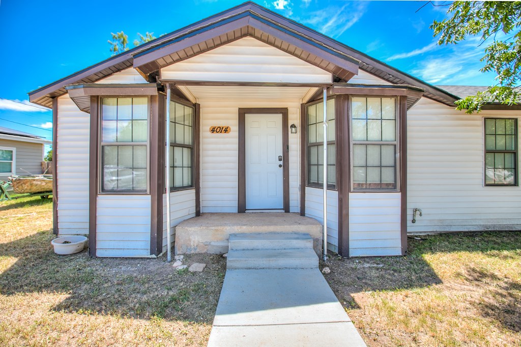 4014 Columbia St Property Photo 2