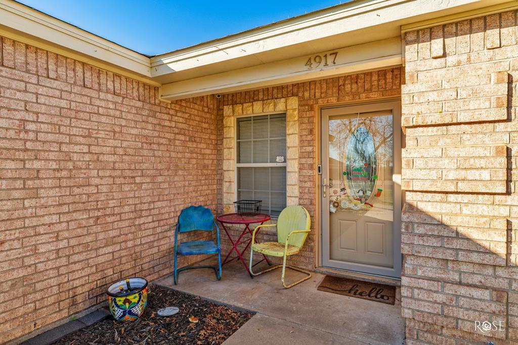 4917 Oaklawn St Property Photo 2