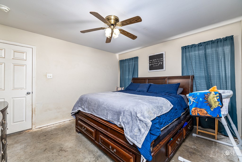 4917 Oaklawn St Property Photo 14