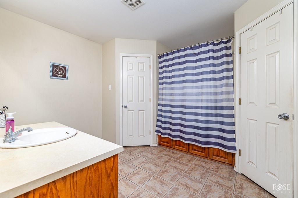 4917 Oaklawn St Property Photo 15