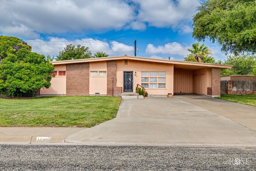 1003 N Plaza Property Photo 2
