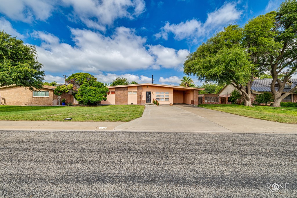 1003 N Plaza Property Photo 3