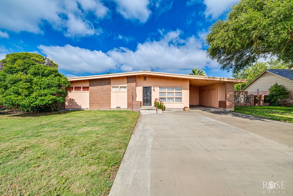 1003 N Plaza Property Photo 5