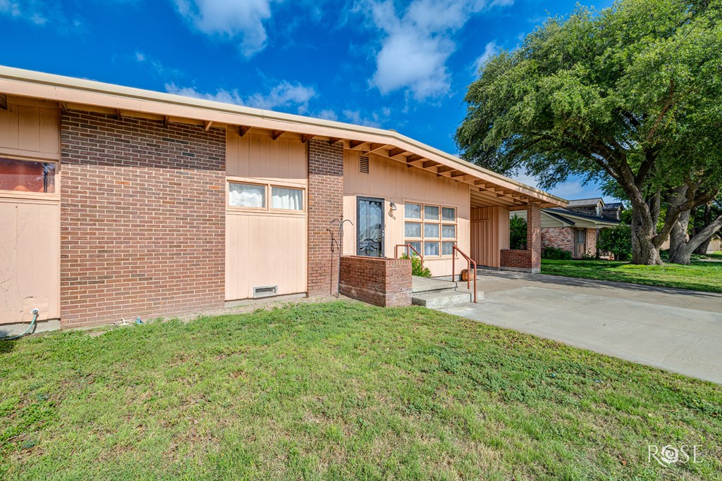 1003 N Plaza Property Photo 6