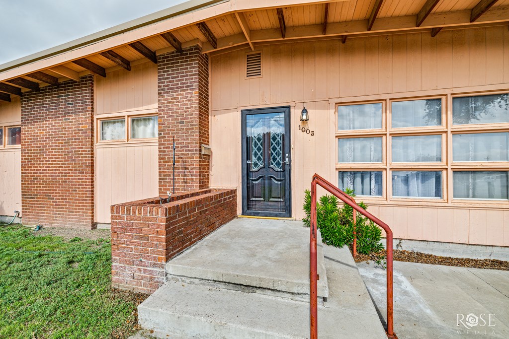 1003 N Plaza Property Photo 8