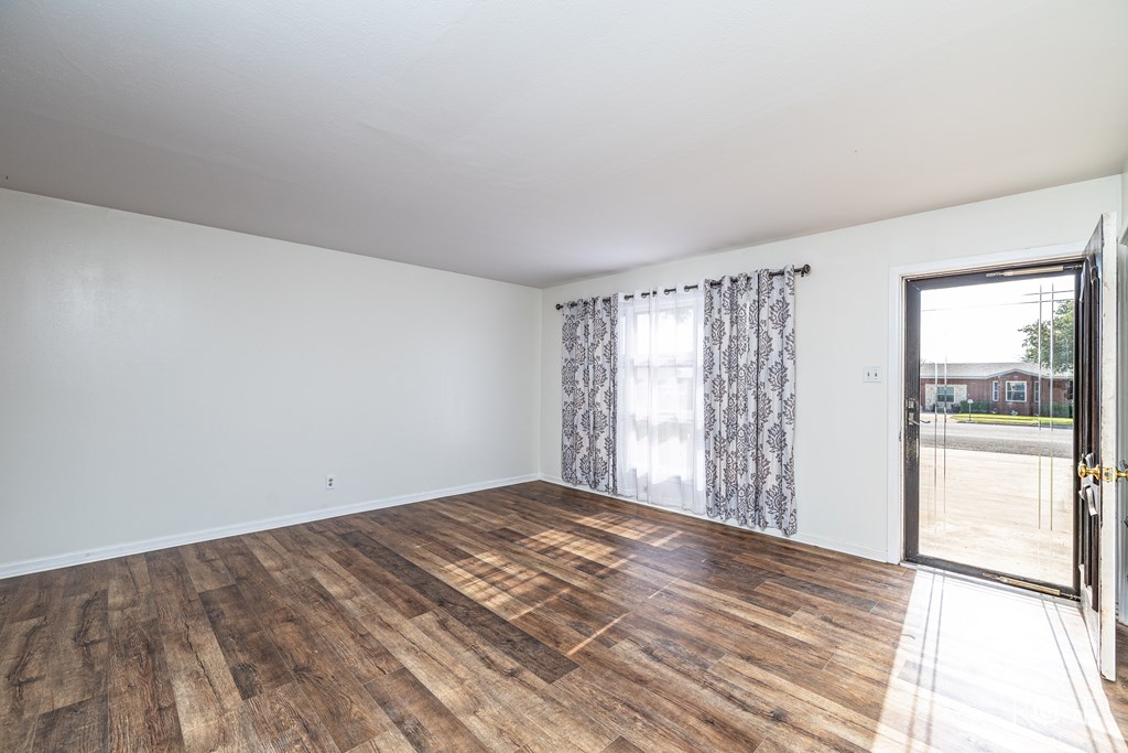 1003 N Plaza Property Photo 9