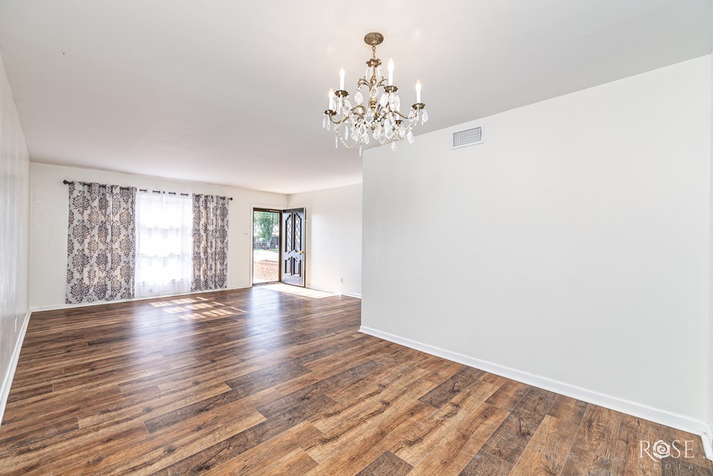 1003 N Plaza Property Photo 11