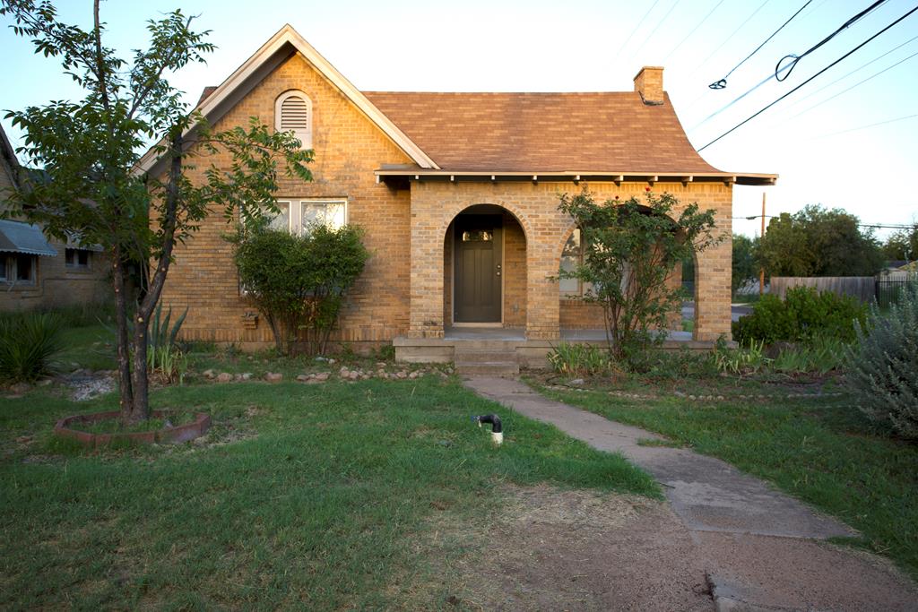 621 Jefferson St Property Photo 1