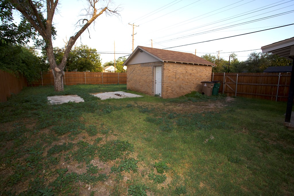 621 Jefferson St Property Photo 14