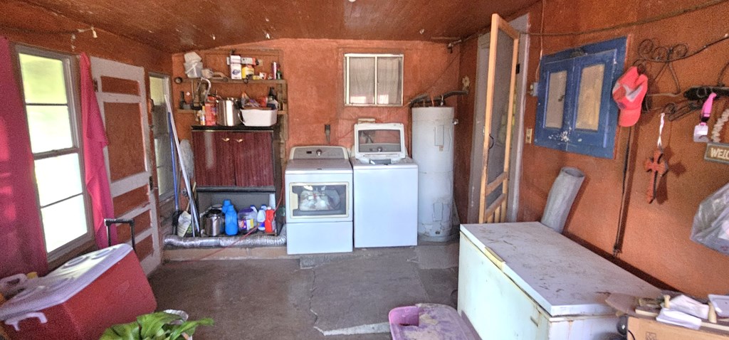 319 S Main St Property Photo 7