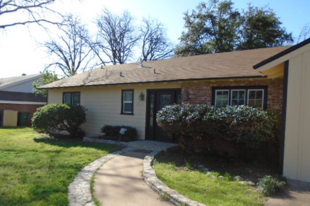 2717 University Ave Property Photo 2