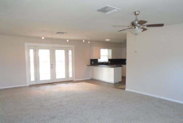 2717 University Ave Property Photo 3