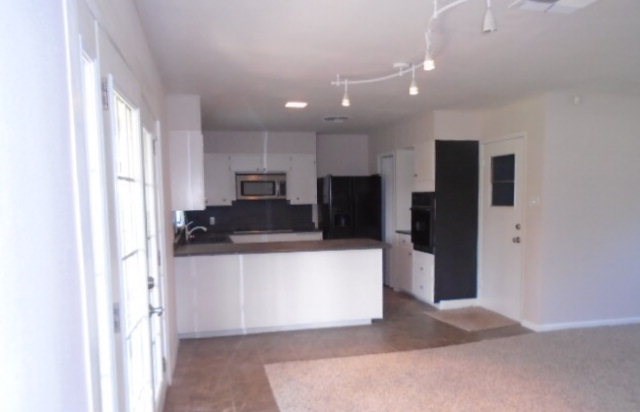 2717 University Ave Property Photo 4