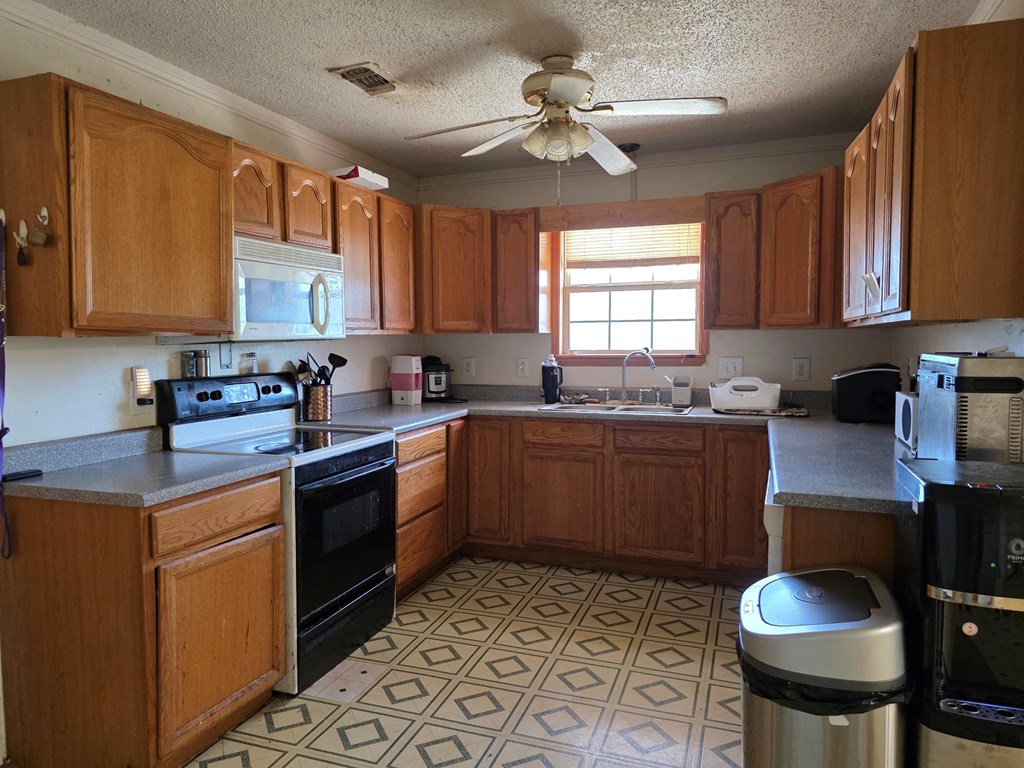 2513 Marx St Property Photo 4