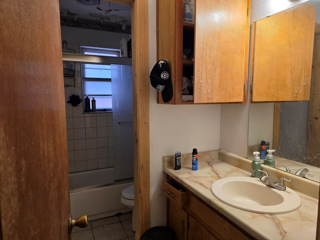 2513 Marx St Property Photo 9