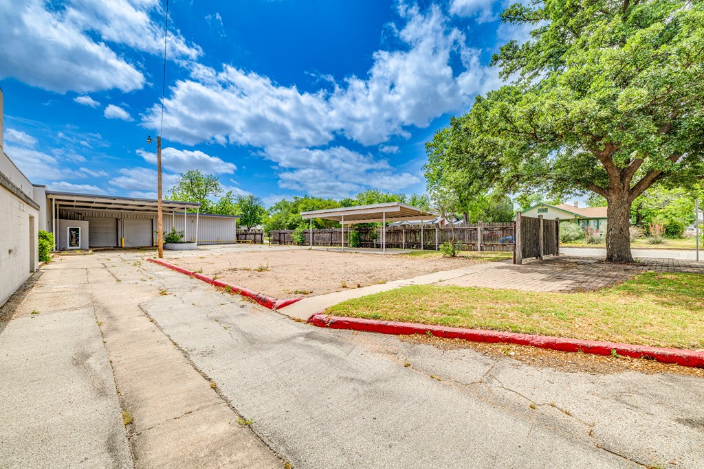 1317 Colorado Ave Property Photo 3