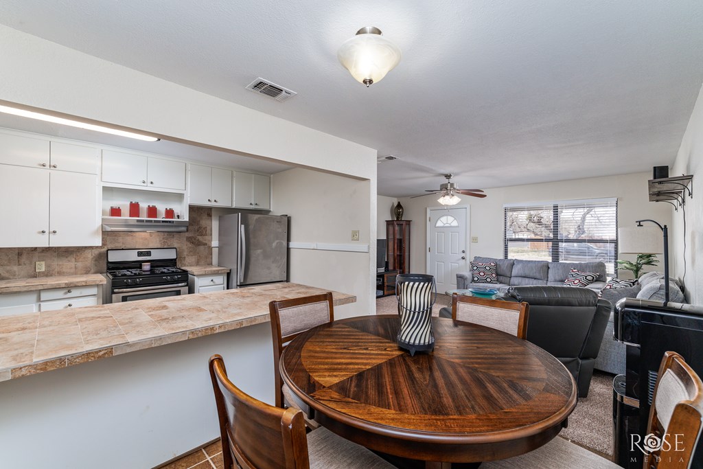 1726 S Park St Property Photo 10