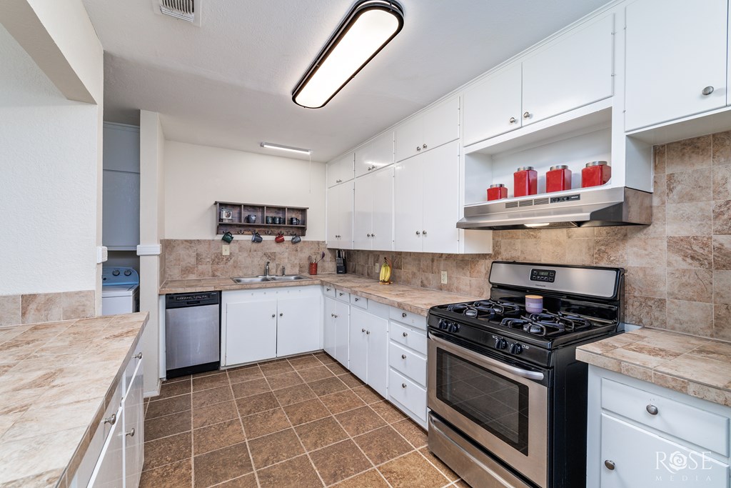 1726 S Park St Property Photo 11