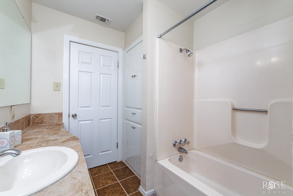 1726 S Park St Property Photo 24