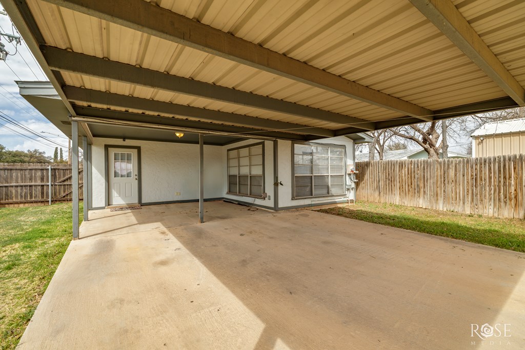 1726 S Park St Property Photo 26