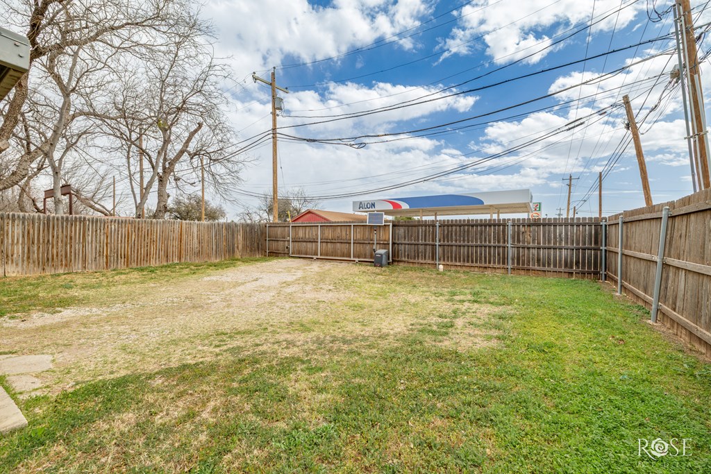 1726 S Park St Property Photo 31