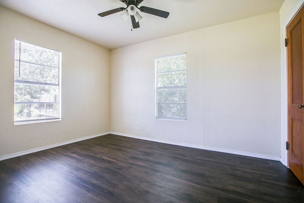 2030 Lindell Ave Property Photo 16
