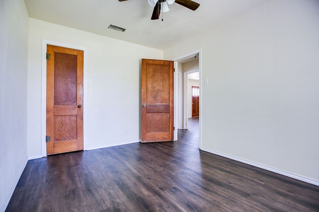 2030 Lindell Ave Property Photo 17