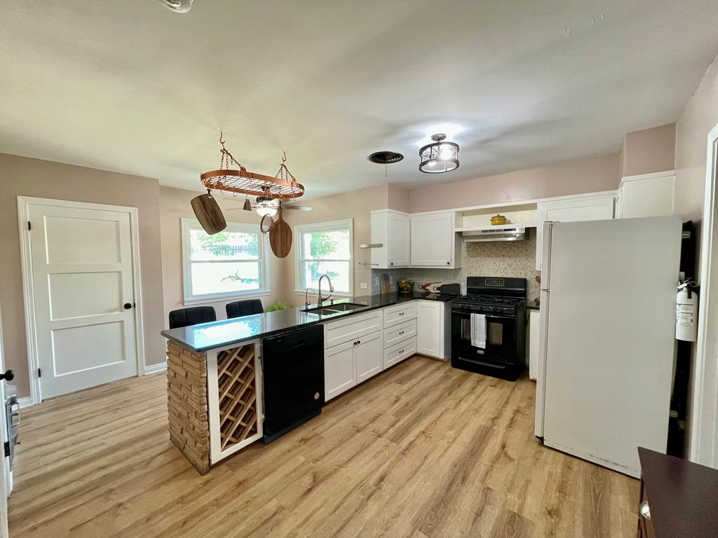 2223 Abilene St Property Photo 9