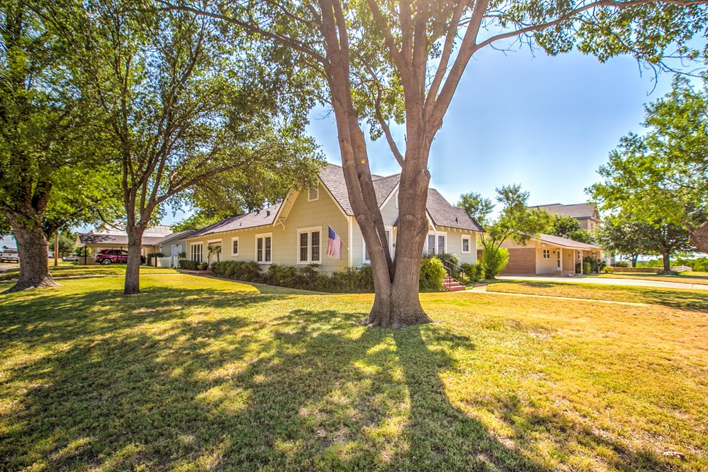 308 5th Street Property Photo 8
